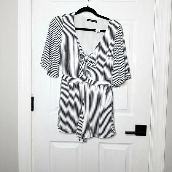 ABERCROMBIE & FITCH Size XS Kimono Sleeve‎ Tie Front Striped Romper - Picture 1 of 8